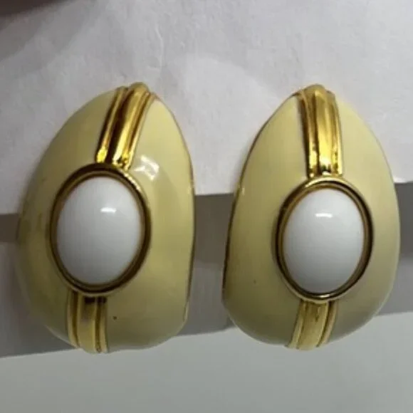 Vintage Gold Tone and Cream Enamel with Thermoset Cabochon Pierced Earrings - Picture 5 of 8